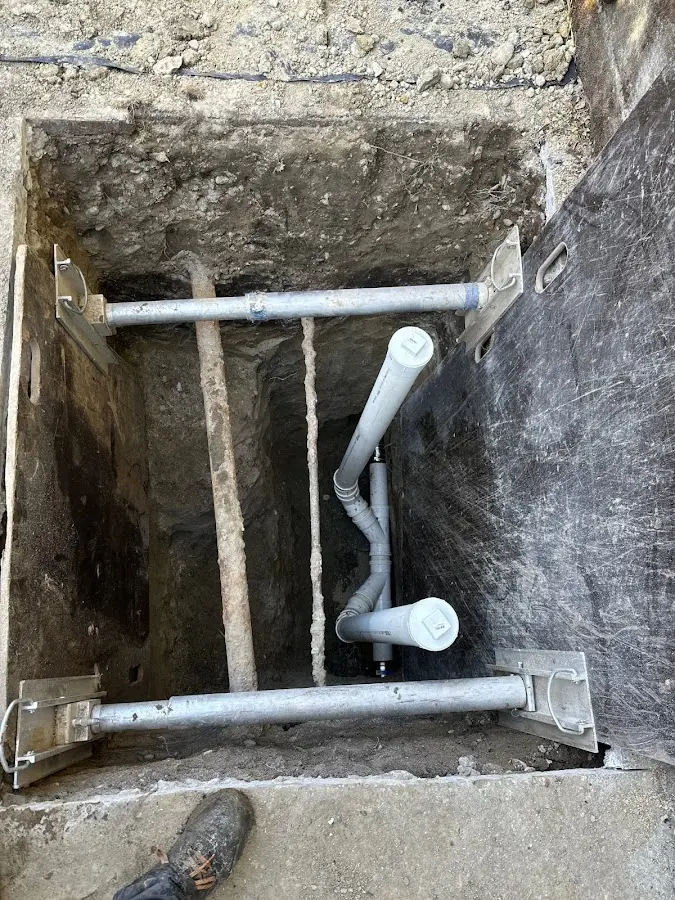 Experienced plumber completing Drain Cleaning work in West Pikeland